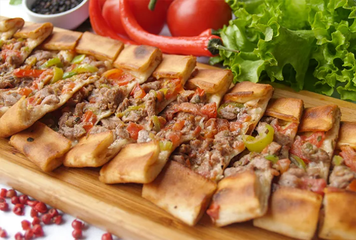 Diced Meat Pide