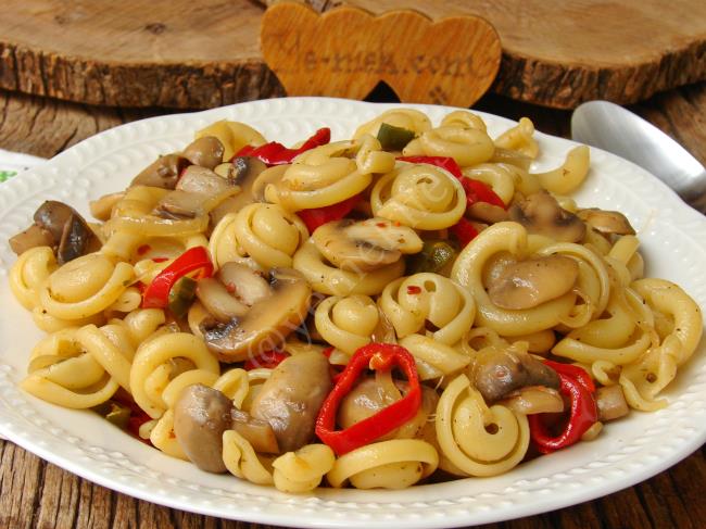 Tavuklu ve Mantarlı Makarna