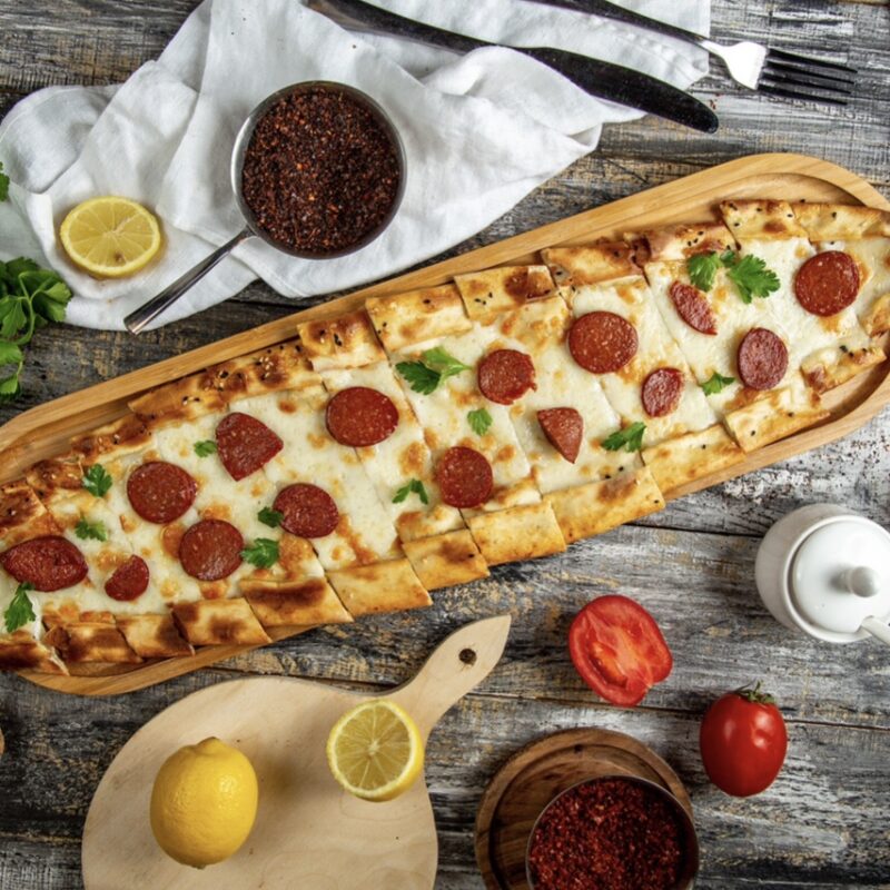 Sucuklu Kaşarlı Pide