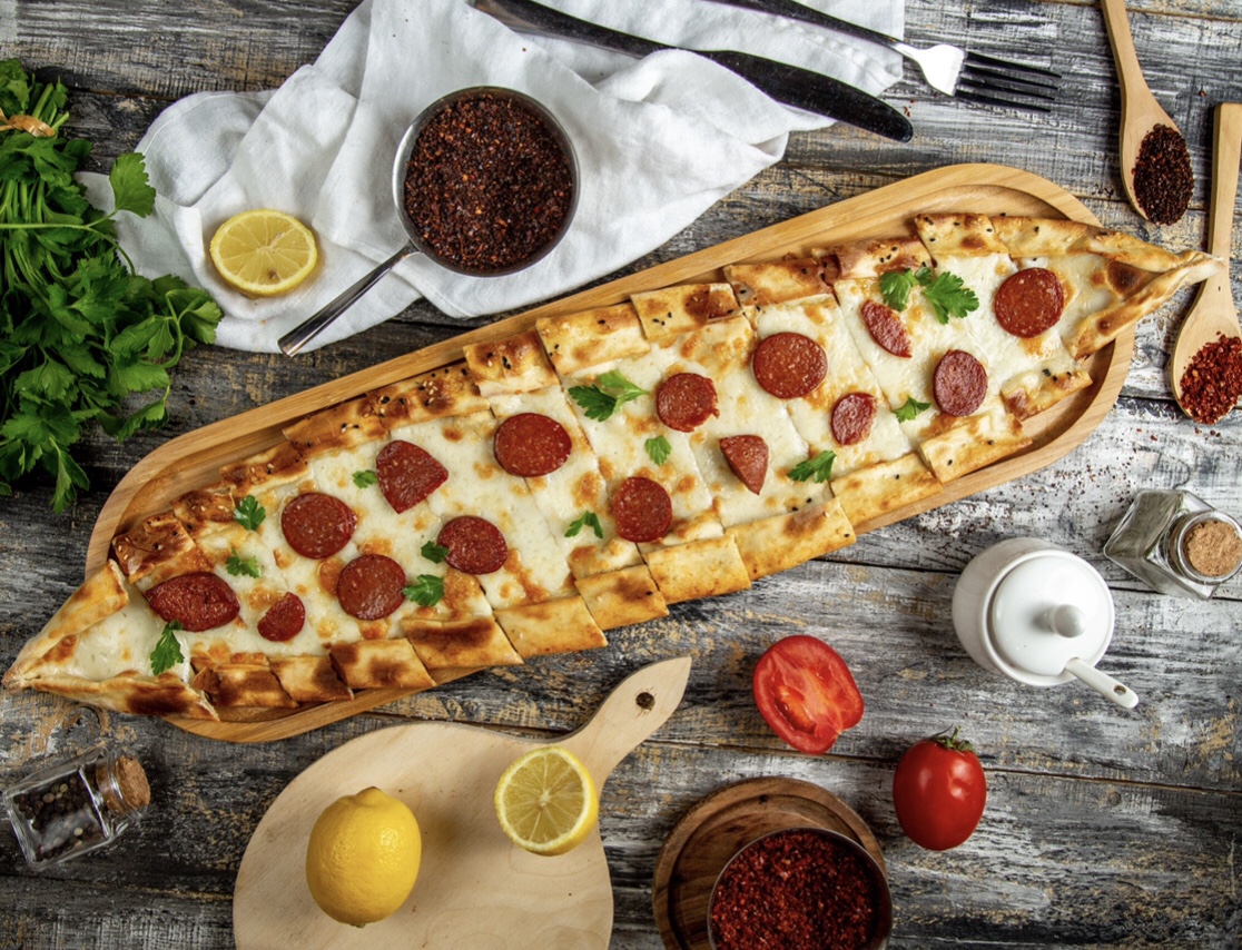 Sucuklu Kaşarlı Pide
